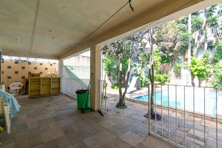 Casa à venda com 500m², 3 quartos e 2 vagas Casa à venda com 500m², 3 quartos e 2 vagasÁrea comum - Piscina