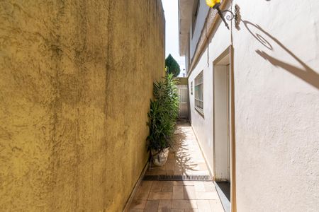 Casa à venda com 500m², 3 quartos e 2 vagas Casa à venda com 500m², 3 quartos e 2 vagasCorredor Externo