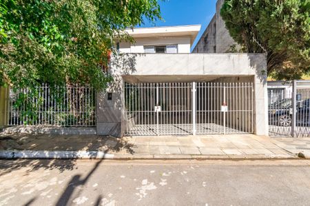 Casa à venda com 500m², 3 quartos e 2 vagas Casa à venda com 500m², 3 quartos e 2 vagasFachada