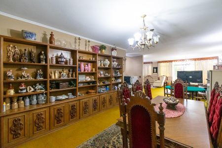 Casa à venda com 500m², 3 quartos e 2 vagas Casa à venda com 500m², 3 quartos e 2 vagasSala de Jantar
