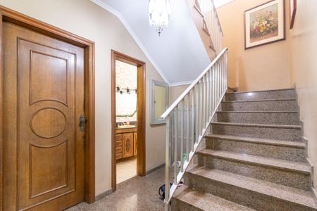 Casa à venda com 500m², 3 quartos e 2 vagas Casa à venda com 500m², 3 quartos e 2 vagasEscada