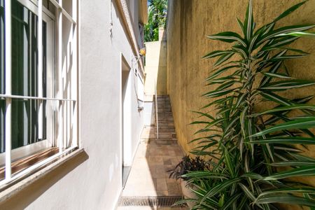 Casa à venda com 500m², 3 quartos e 2 vagas Casa à venda com 500m², 3 quartos e 2 vagasCorredor Externo