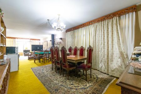 Casa à venda com 500m², 3 quartos e 2 vagas Casa à venda com 500m², 3 quartos e 2 vagasSala de Jantar