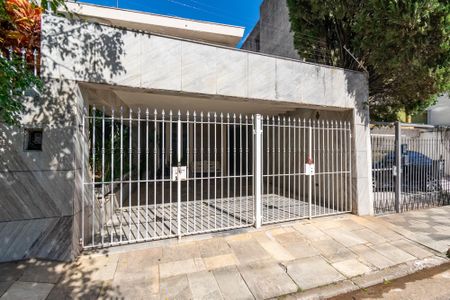 Casa à venda com 500m², 3 quartos e 2 vagas Casa à venda com 500m², 3 quartos e 2 vagasFachada