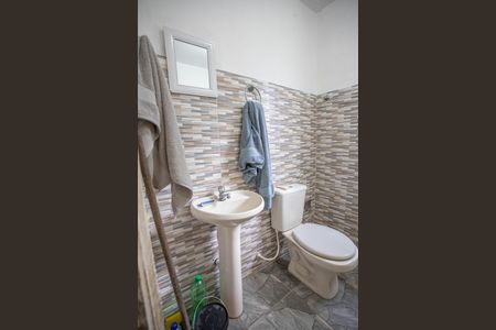 Casa à venda com 220m², 5 quartos e 3 vagas Casa à venda com 220m², 5 quartos e 3 vagasCasa 2 - banheiro