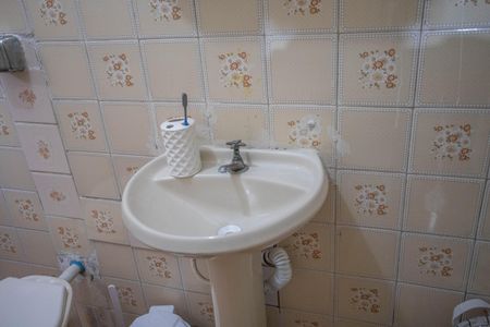 Casa à venda com 220m², 5 quartos e 3 vagas Casa à venda com 220m², 5 quartos e 3 vagasCasa 3 - banheiro 2