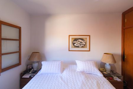 Casa de condomínio à venda com 350m², 4 quartos e 5 vagasSuíte