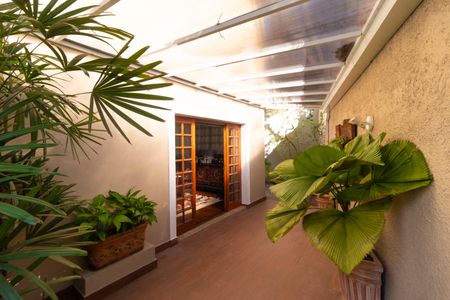 Casa de condomínio à venda com 350m², 4 quartos e 5 vagasQuintal