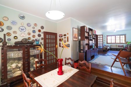 Casa de condomínio à venda com 350m², 4 quartos e 5 vagasSala 