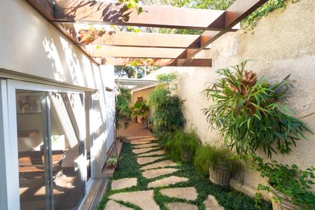 Casa de condomínio à venda com 350m², 4 quartos e 5 vagasQuintal