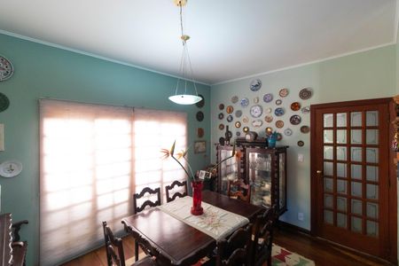 Casa de condomínio à venda com 350m², 4 quartos e 5 vagasSala 