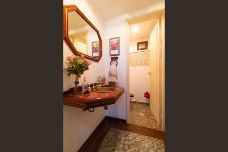 Casa de condomínio à venda com 350m², 4 quartos e 5 vagasLavabo