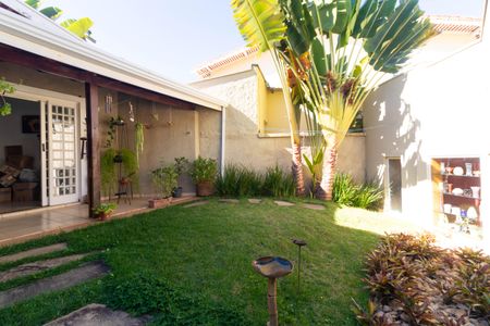 Casa de condomínio à venda com 350m², 4 quartos e 5 vagasQuintal