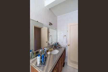 Casa de condomínio à venda com 350m², 4 quartos e 5 vagasBanheiro da Suíte