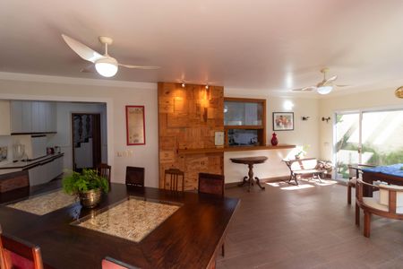 Casa de condomínio à venda com 350m², 4 quartos e 5 vagasÁrea Gourmet