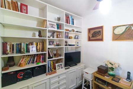 Casa de condomínio à venda com 350m², 4 quartos e 5 vagasSala de TV