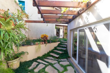 Casa de condomínio à venda com 350m², 4 quartos e 5 vagasQuintal