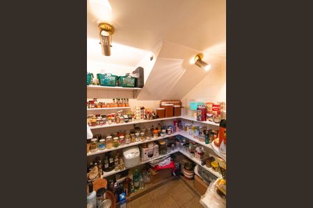 Casa de condomínio à venda com 350m², 4 quartos e 5 vagasDespensa