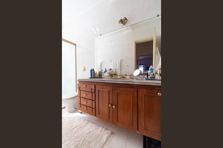 Casa de condomínio à venda com 350m², 4 quartos e 5 vagasBanheiro da Suíte