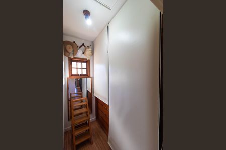 Casa de condomínio à venda com 350m², 4 quartos e 5 vagasCloset da Suíte