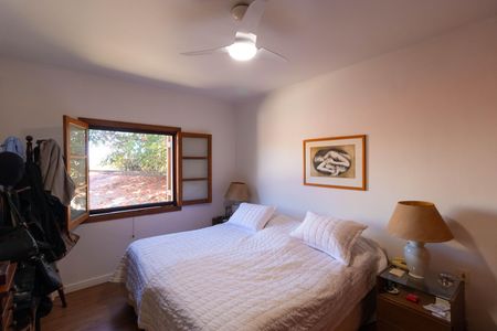 Casa de condomínio à venda com 350m², 4 quartos e 5 vagasSuíte