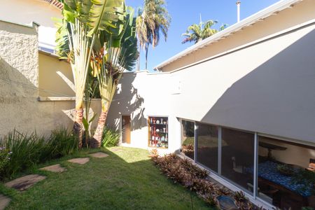 Casa de condomínio à venda com 350m², 4 quartos e 5 vagasQuintal