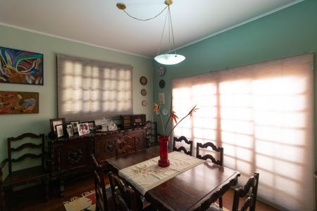 Casa de condomínio à venda com 350m², 4 quartos e 5 vagasSala 