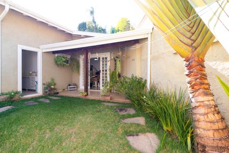 Casa de condomínio à venda com 350m², 4 quartos e 5 vagasQuintal