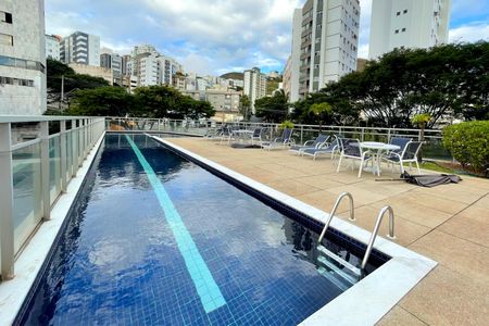 Apartamento à venda com 200m², 5 quartos e 4 vagas Apartamento à venda com 200m², 5 quartos e 4 vagasÁrea comum - Piscina
