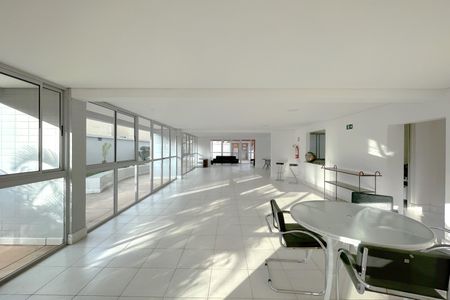 Apartamento à venda com 200m², 5 quartos e 4 vagas Apartamento à venda com 200m², 5 quartos e 4 vagasÁrea comum - Salão de festas