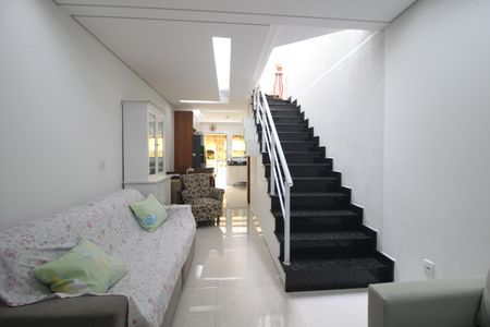 Casa à venda com 113m², 3 quartos e 2 vagasSala