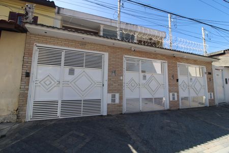 Casa à venda com 113m², 3 quartos e 2 vagasFachada