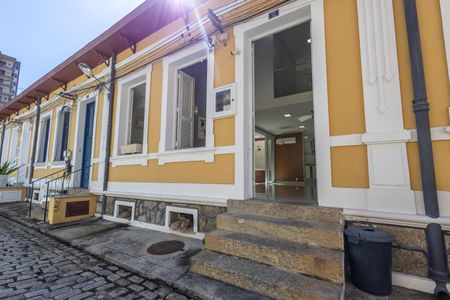 Casa de condomínio à venda com 130m², 3 quartos e 1 vaga Casa de condomínio à venda com 130m², 3 quartos e 1 vagaFachada