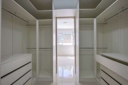 Casa de condomínio à venda com 130m², 3 quartos e 1 vaga Casa de condomínio à venda com 130m², 3 quartos e 1 vagaQuarto 3 Closet