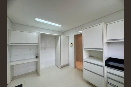 Casa à venda com 300m², 3 quartos e 6 vagas Casa à venda com 300m², 3 quartos e 6 vagasFoto 32