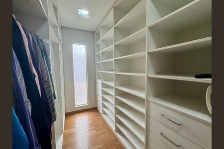Casa à venda com 300m², 3 quartos e 6 vagas Casa à venda com 300m², 3 quartos e 6 vagasFoto 26