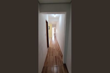 Casa à venda com 200m², 4 quartos e 2 vagas Casa à venda com 200m², 4 quartos e 2 vagasCorredor