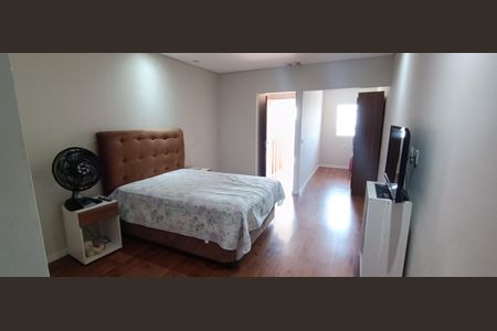 Casa à venda com 200m², 4 quartos e 2 vagas Casa à venda com 200m², 4 quartos e 2 vagasSuíte