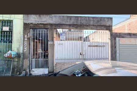 Casa à venda com 200m², 4 quartos e 2 vagas Casa à venda com 200m², 4 quartos e 2 vagasFachada