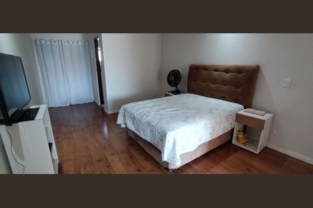 Casa à venda com 200m², 4 quartos e 2 vagas Casa à venda com 200m², 4 quartos e 2 vagasSuíte