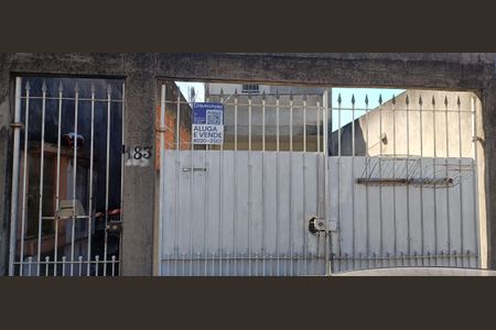 Casa à venda com 200m², 4 quartos e 2 vagas Casa à venda com 200m², 4 quartos e 2 vagasFachada