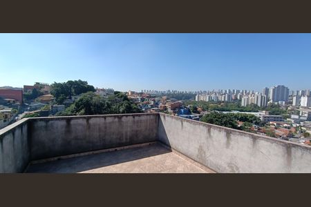 Casa à venda com 200m², 4 quartos e 2 vagas Casa à venda com 200m², 4 quartos e 2 vagasTerraço