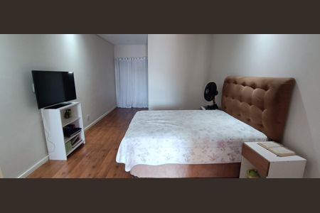 Casa à venda com 200m², 4 quartos e 2 vagas Casa à venda com 200m², 4 quartos e 2 vagasSuíte