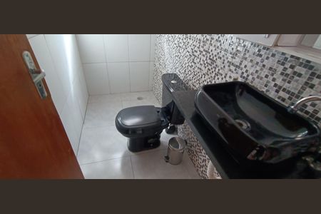 Casa à venda com 200m², 4 quartos e 2 vagas Casa à venda com 200m², 4 quartos e 2 vagasBanheiro Social