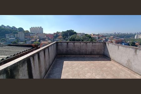 Casa à venda com 200m², 4 quartos e 2 vagas Casa à venda com 200m², 4 quartos e 2 vagasTerraço