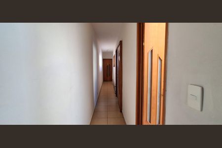 Casa à venda com 259m², 4 quartos e 2 vagas Casa à venda com 259m², 4 quartos e 2 vagasCorredor