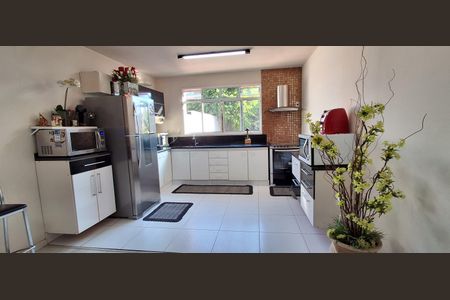 Casa à venda com 259m², 4 quartos e 2 vagas Casa à venda com 259m², 4 quartos e 2 vagasCozinha