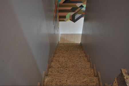 Casa à venda com 79m², 2 quartos e 2 vagasEscada