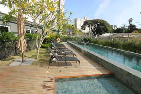 Apartamento à venda com 67m², 2 quartos e 2 vagas Apartamento à venda com 67m², 2 quartos e 2 vagasÁrea comum - Piscina