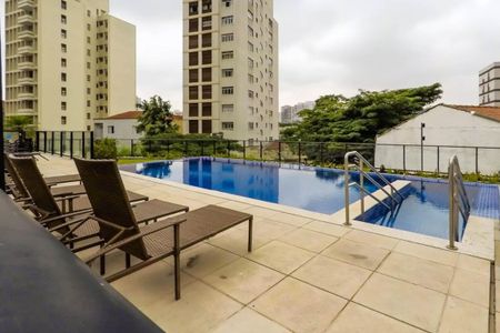 Apartamento à venda com 135m², 3 quartos e 3 vagas Apartamento à venda com 135m², 3 quartos e 3 vagasÁrea comum - Piscina